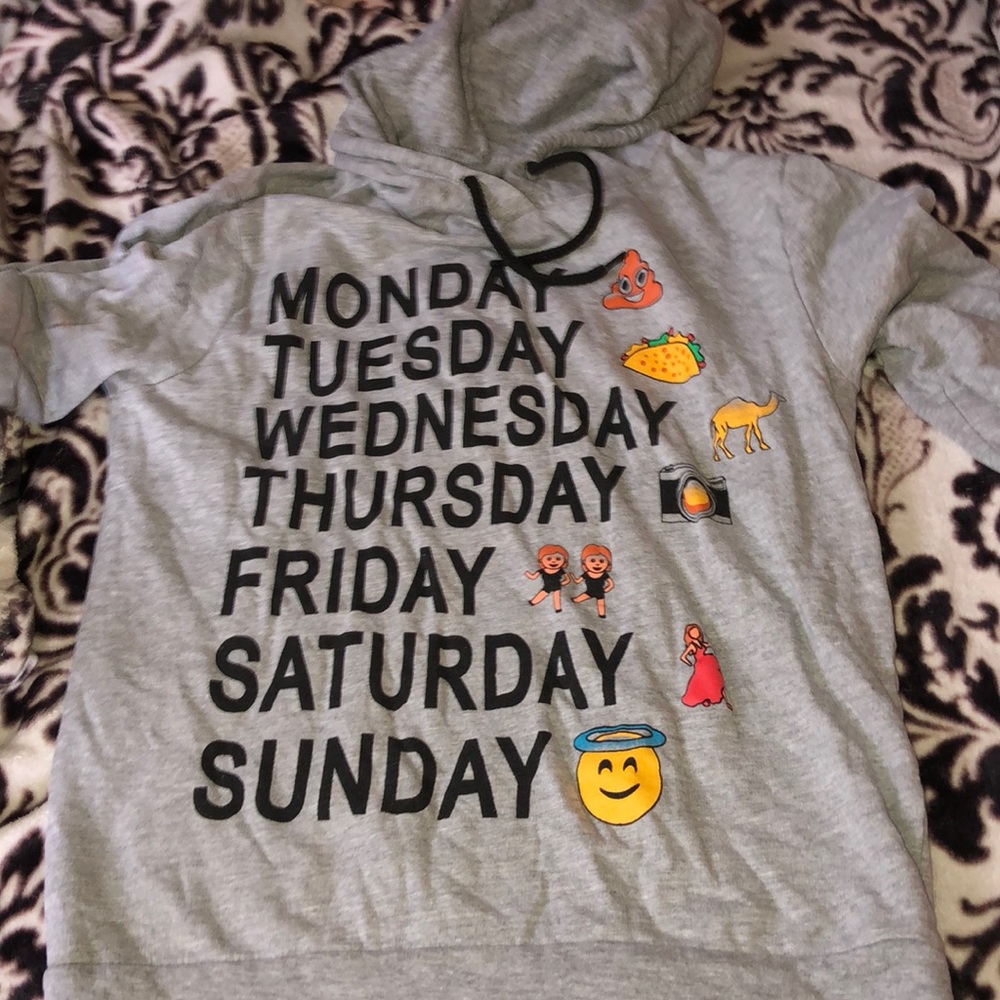 Long sleeve gray sweatshirt